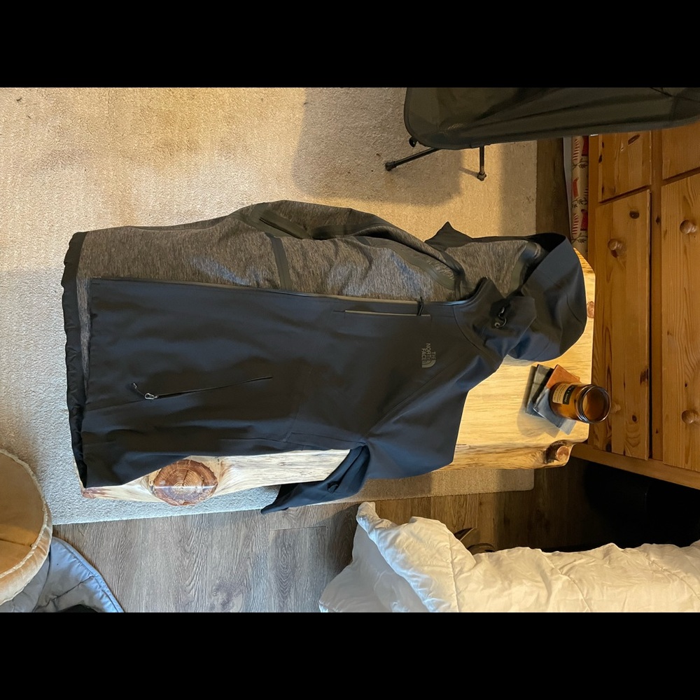 The North Face GoreTex rain jacket - Picture 3 of 7